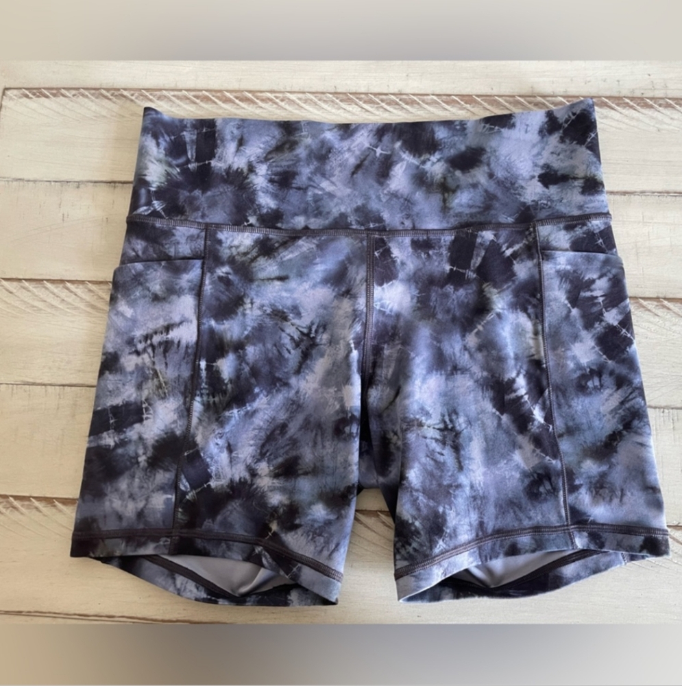Athleta Salutation Stash Pocket 7" Shorts Blackish Purple Tie Dye